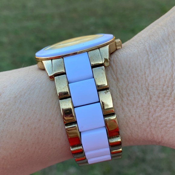 Isaac Mizrah Live! Gold and white link watch - Picture 3 of 9